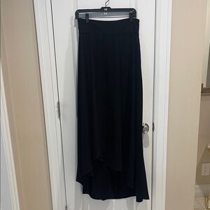 St.John asymmetrical pleated Elegant Black Maxi Skirt Size 6/8